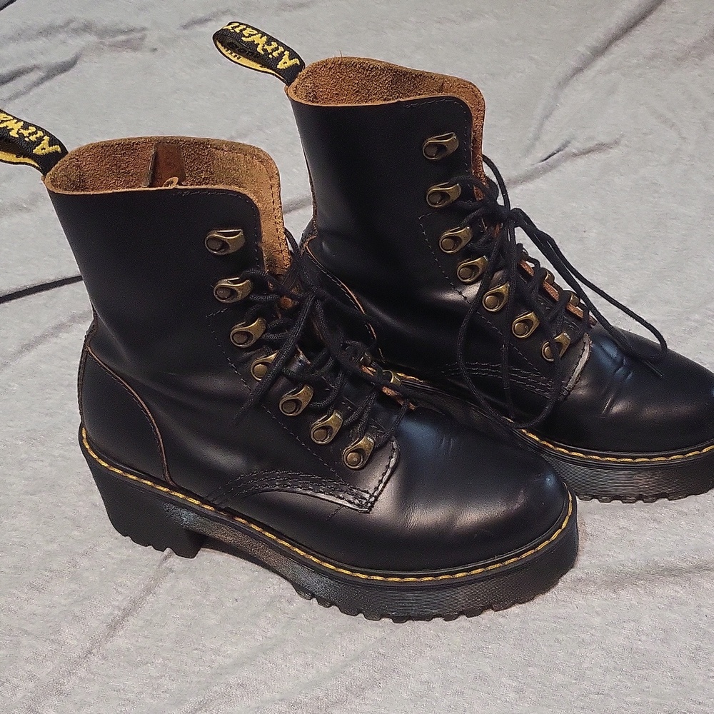Dr. Martens Leona Womens Vintage Smooth Leather Platform Boots